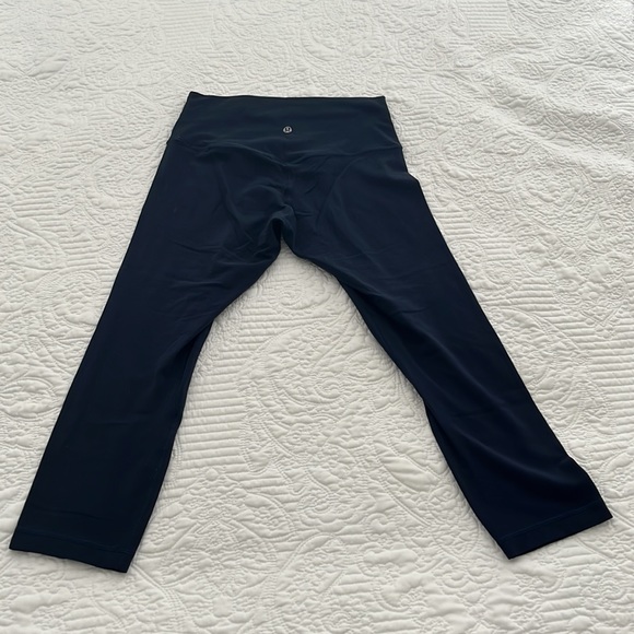 Size 6 Lululemon Align 23" Leggings - Picture 3 of 5